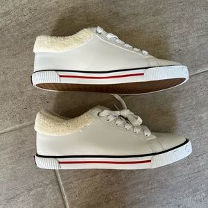 Tommy Hilfiger faux fur lined white sneaker size 8 1/2 M NWT